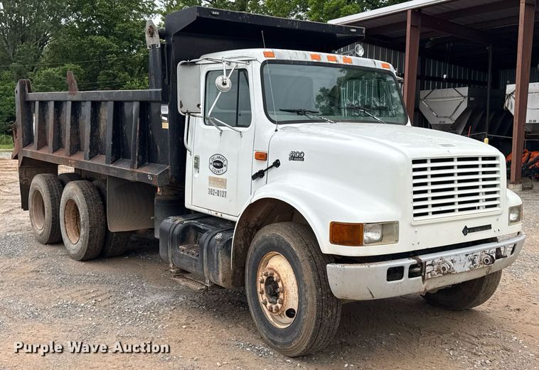 image for item LG9154 2001 International 4900 dump truck
