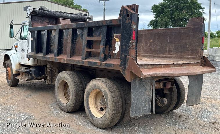 image for item LG9154 2001 International 4900 dump truck