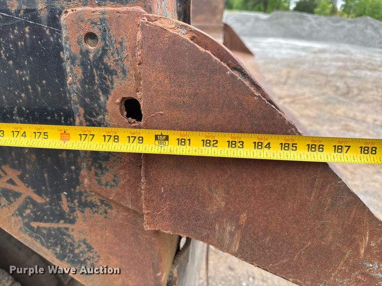 image for item LG9154 2001 International 4900 dump truck