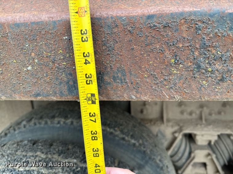 image for item LG9154 2001 International 4900 dump truck