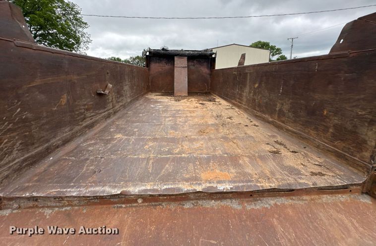 image for item LG9154 2001 International 4900 dump truck