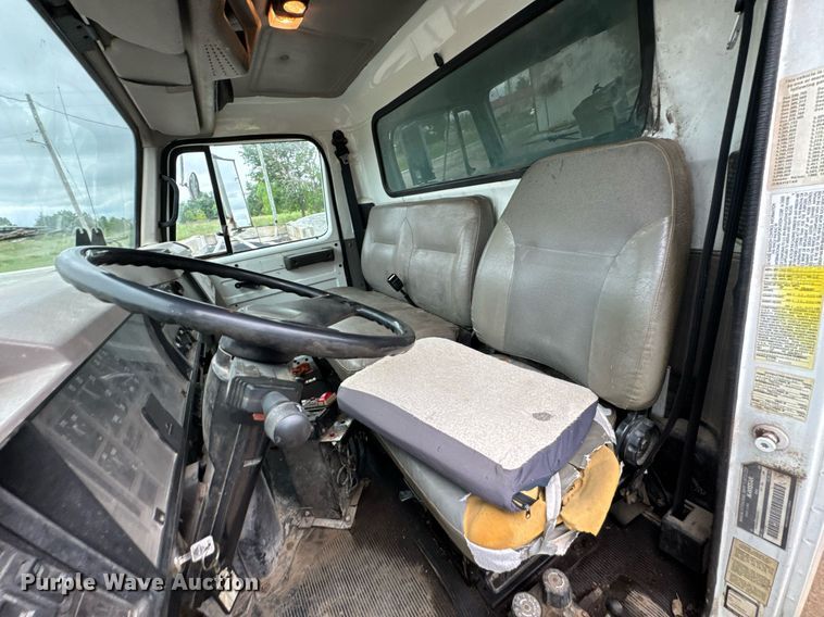 image for item LG9154 2001 International 4900 dump truck