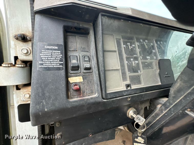 image for item LG9154 2001 International 4900 dump truck