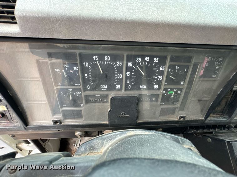 image for item LG9154 2001 International 4900 dump truck