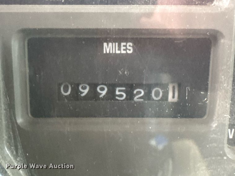 image for item LG9154 2001 International 4900 dump truck