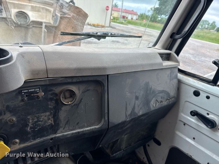 image for item LG9154 2001 International 4900 dump truck