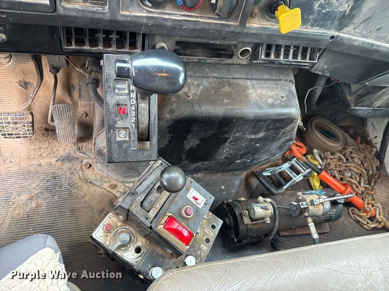 image for item LG9154 2001 International 4900 dump truck