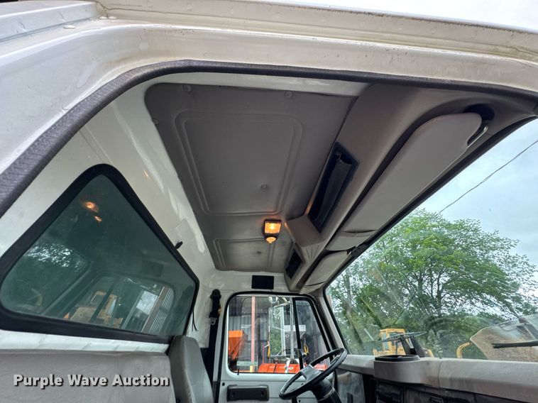 image for item LG9154 2001 International 4900 dump truck