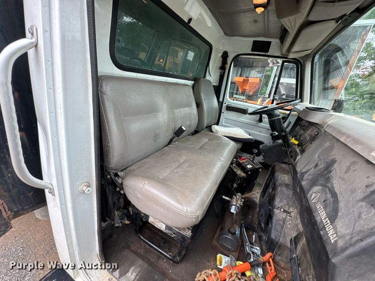 image for item LG9154 2001 International 4900 dump truck