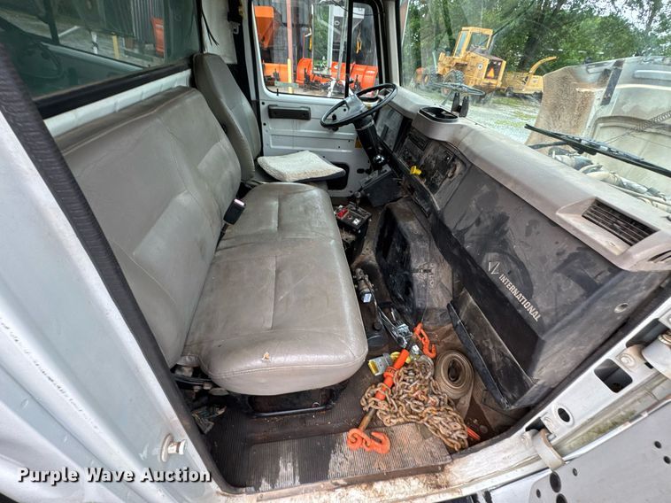 image for item LG9154 2001 International 4900 dump truck