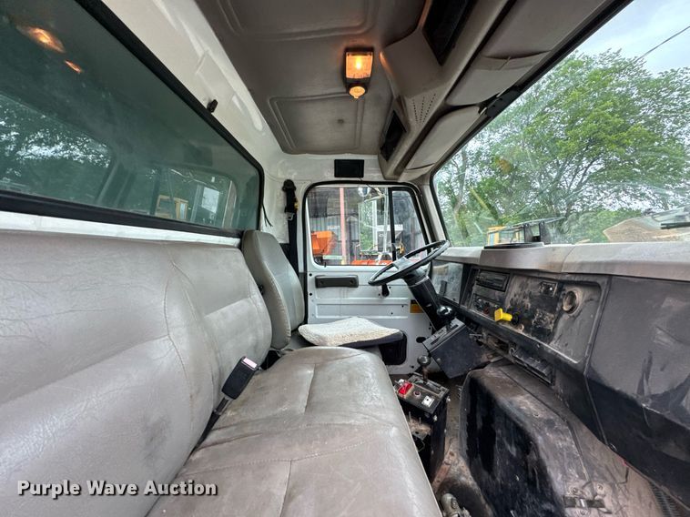 image for item LG9154 2001 International 4900 dump truck