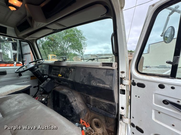 image for item LG9154 2001 International 4900 dump truck