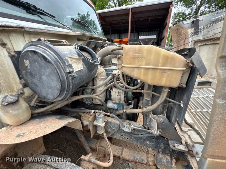 image for item LG9154 2001 International 4900 dump truck