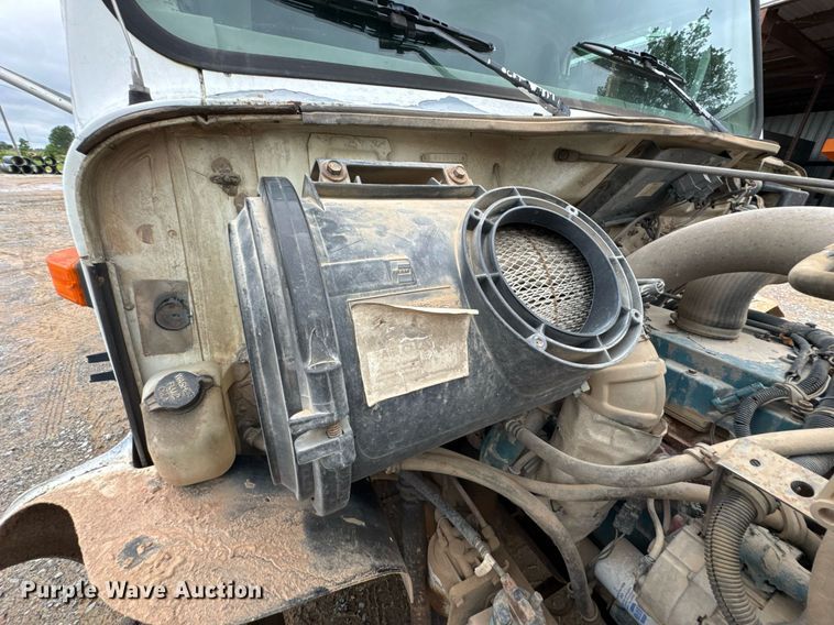 image for item LG9154 2001 International 4900 dump truck