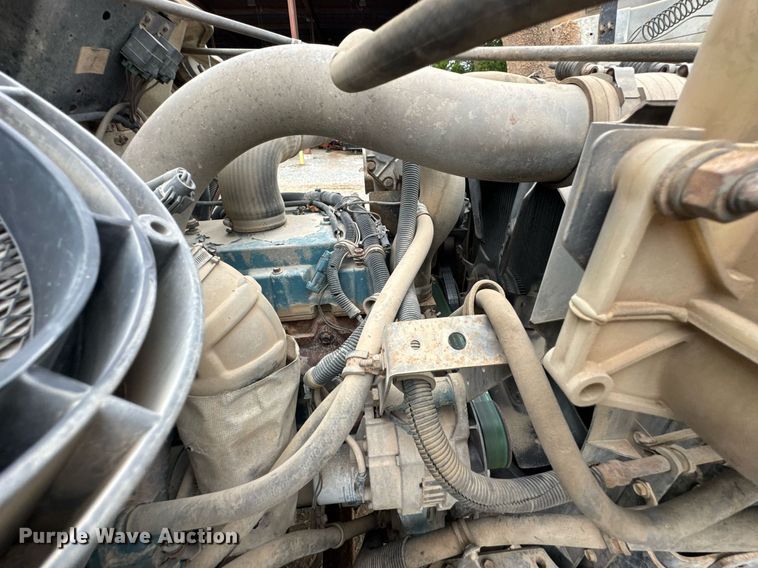 image for item LG9154 2001 International 4900 dump truck