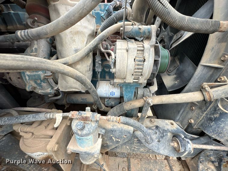 image for item LG9154 2001 International 4900 dump truck