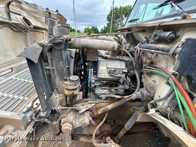 image for item LG9154 2001 International 4900 dump truck