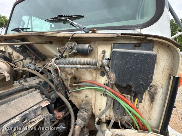 image for item LG9154 2001 International 4900 dump truck