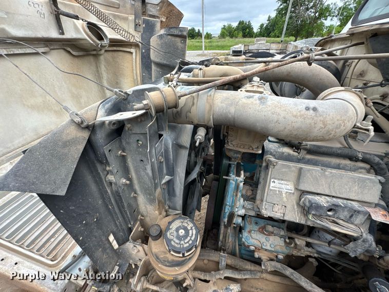 image for item LG9154 2001 International 4900 dump truck