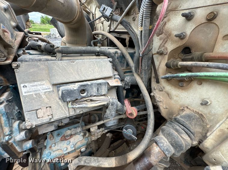 image for item LG9154 2001 International 4900 dump truck