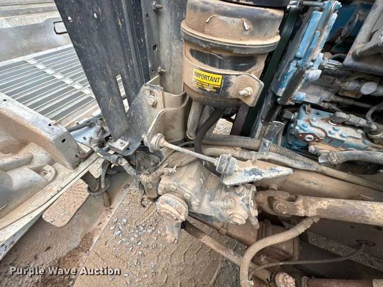 image for item LG9154 2001 International 4900 dump truck