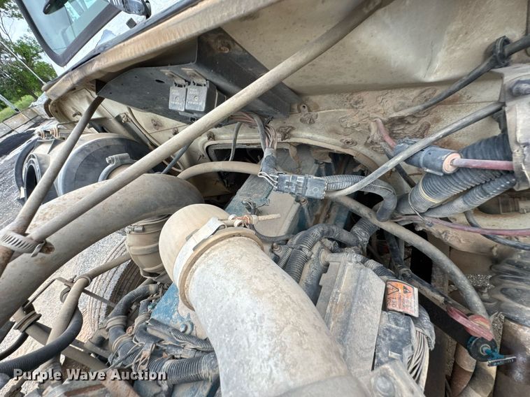 image for item LG9154 2001 International 4900 dump truck