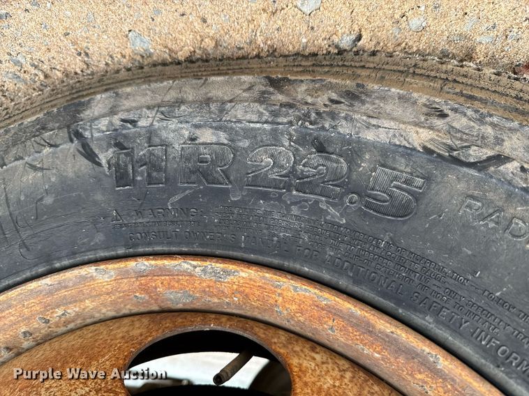 image for item LG9154 2001 International 4900 dump truck