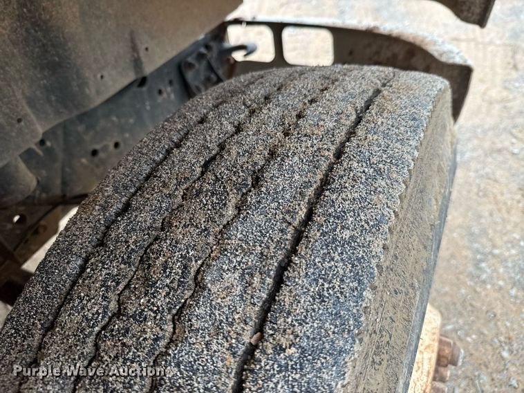 image for item LG9154 2001 International 4900 dump truck