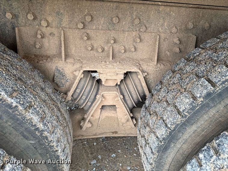 image for item LG9154 2001 International 4900 dump truck