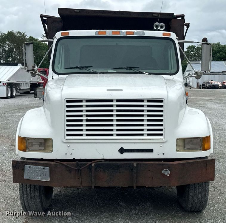 image for item LG9155 1999 International 4900 dump truck