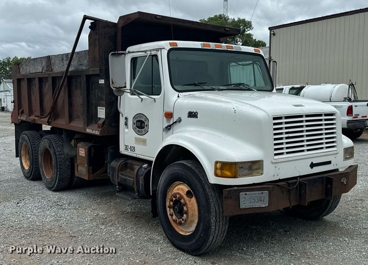image for item LG9155 1999 International 4900 dump truck