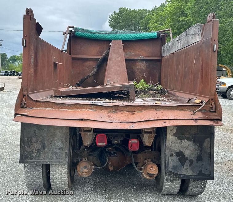 image for item LG9155 1999 International 4900 dump truck