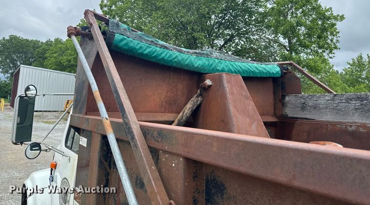 image for item LG9155 1999 International 4900 dump truck