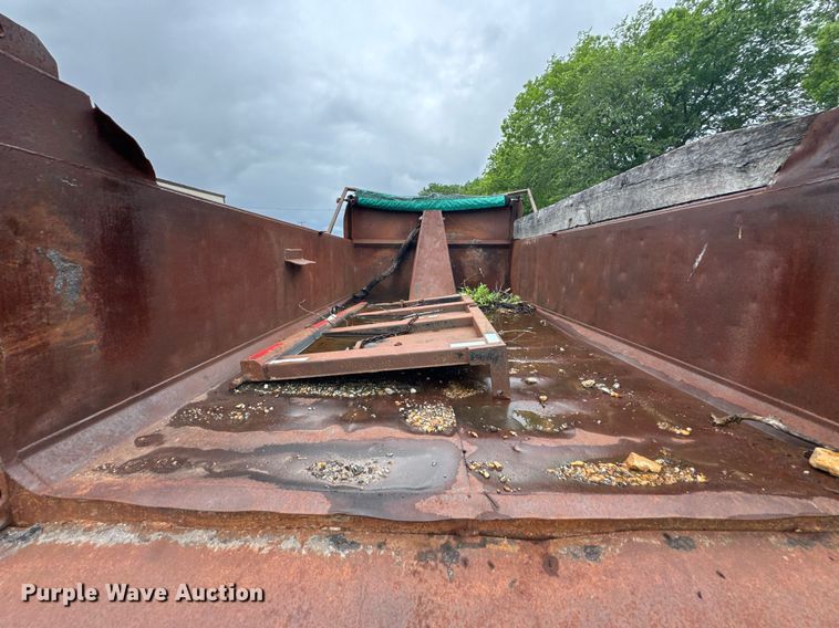 image for item LG9155 1999 International 4900 dump truck