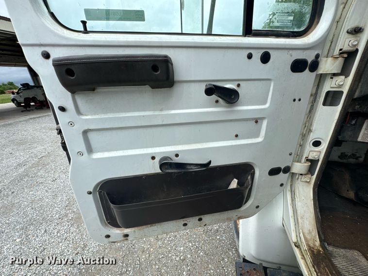 image for item LG9155 1999 International 4900 dump truck