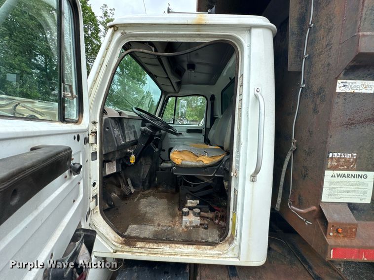 image for item LG9155 1999 International 4900 dump truck