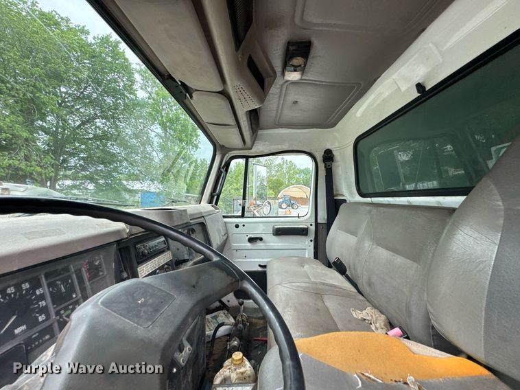 image for item LG9155 1999 International 4900 dump truck