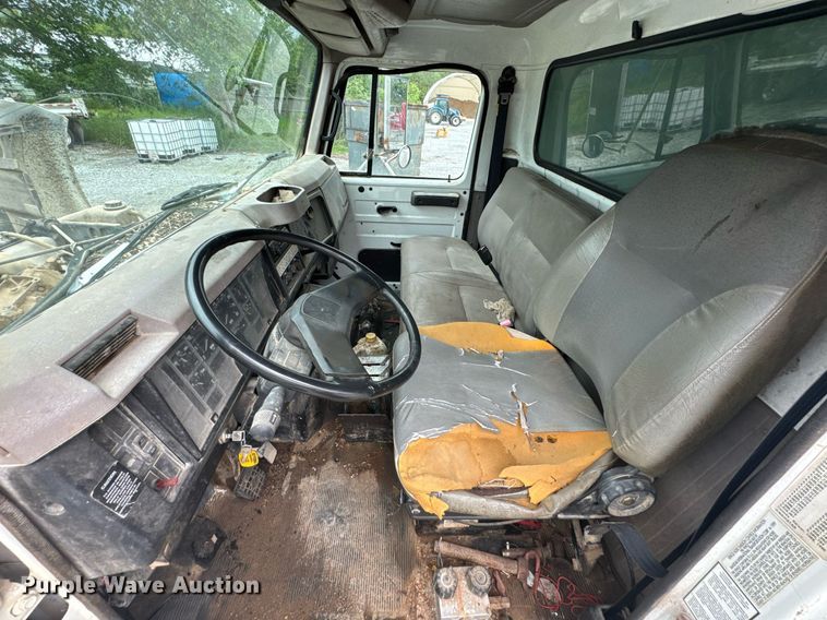 image for item LG9155 1999 International 4900 dump truck