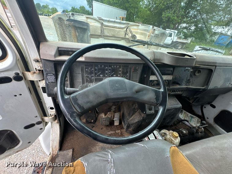 image for item LG9155 1999 International 4900 dump truck