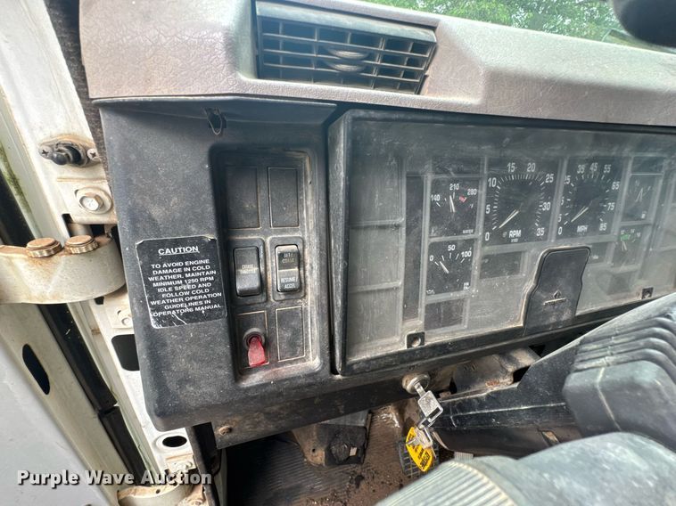 image for item LG9155 1999 International 4900 dump truck