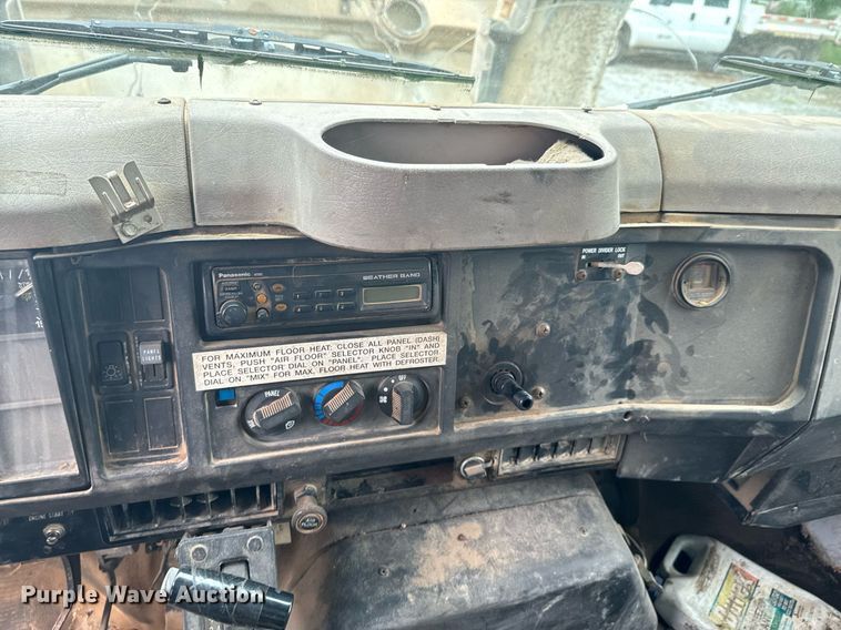 image for item LG9155 1999 International 4900 dump truck