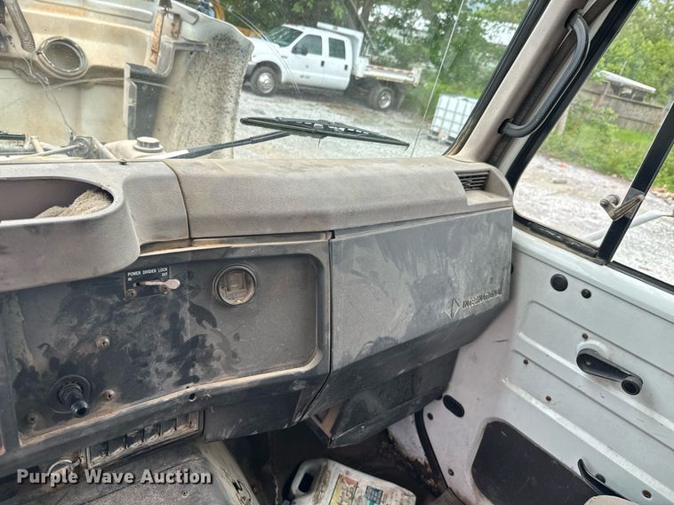 image for item LG9155 1999 International 4900 dump truck