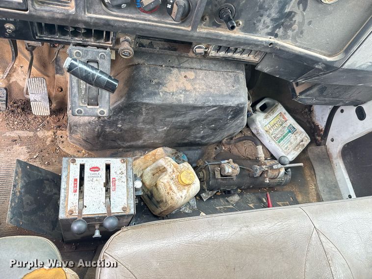 image for item LG9155 1999 International 4900 dump truck