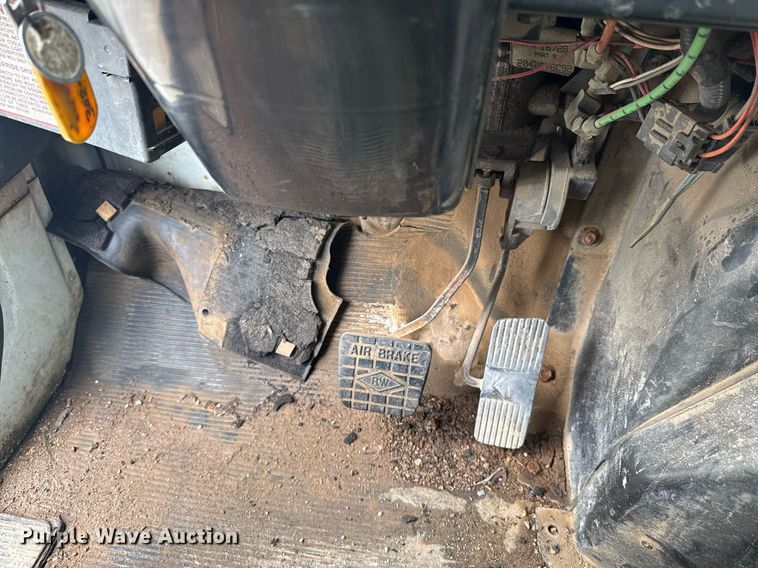 image for item LG9155 1999 International 4900 dump truck