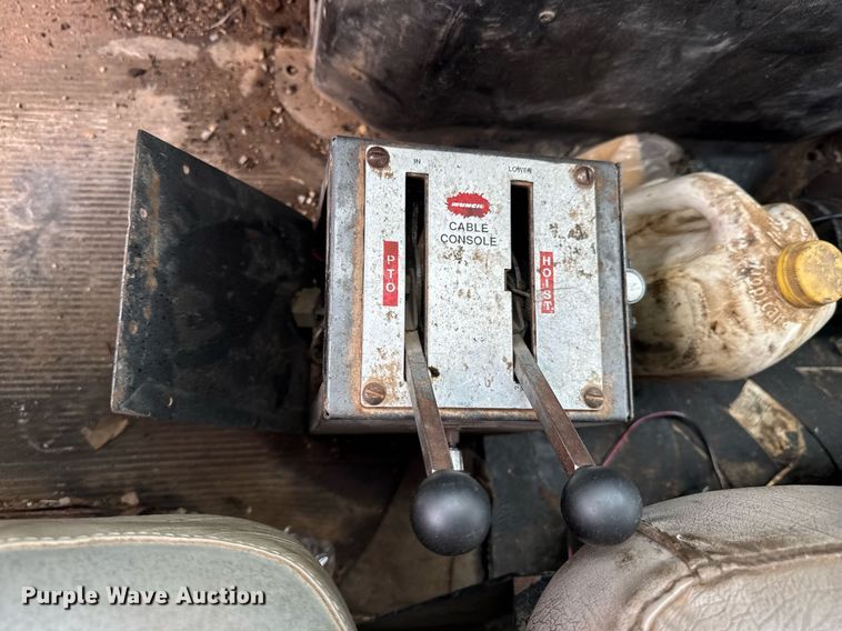 image for item LG9155 1999 International 4900 dump truck