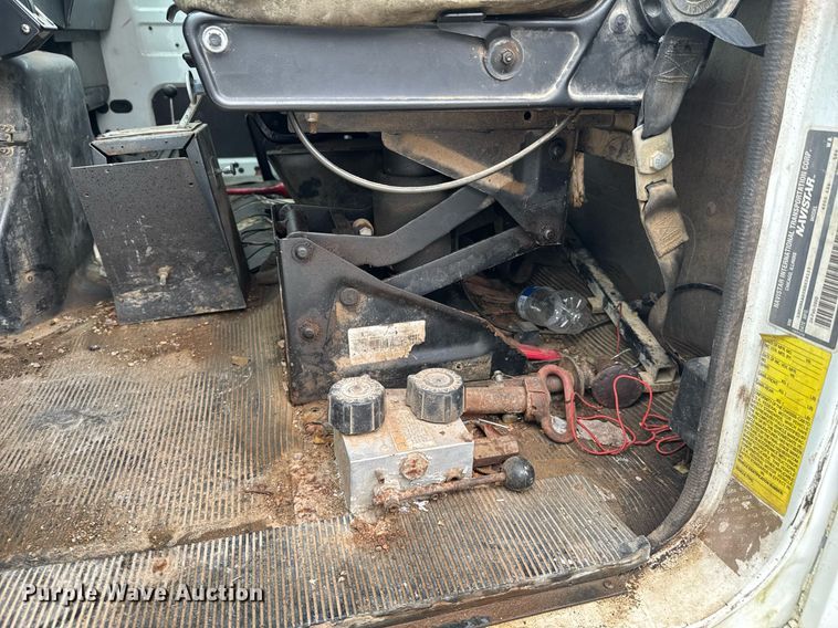 image for item LG9155 1999 International 4900 dump truck