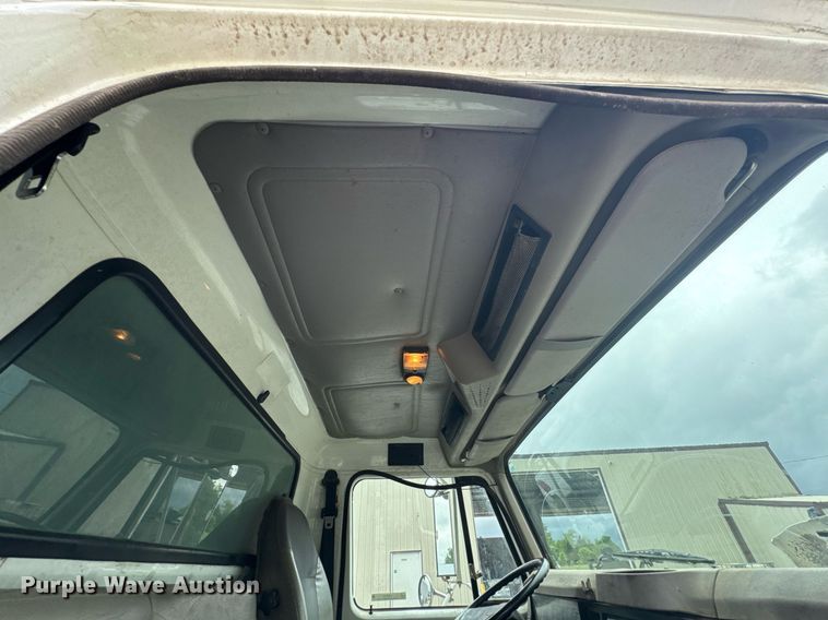 image for item LG9155 1999 International 4900 dump truck