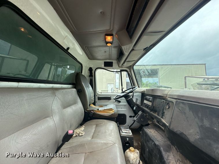 image for item LG9155 1999 International 4900 dump truck