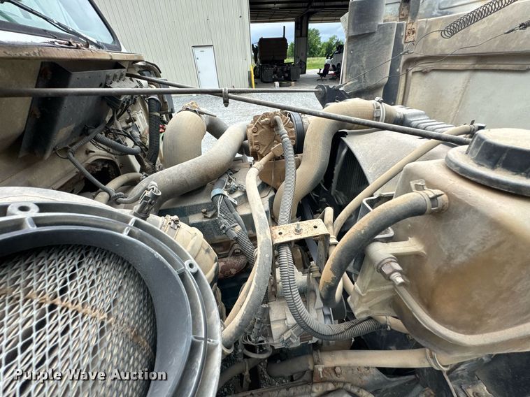 image for item LG9155 1999 International 4900 dump truck