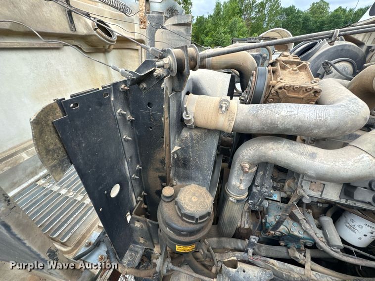 image for item LG9155 1999 International 4900 dump truck